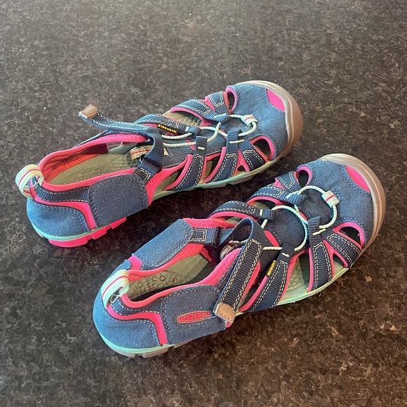 Women’s Blue and Pink KEEN Sandals - Picture 2 of 7